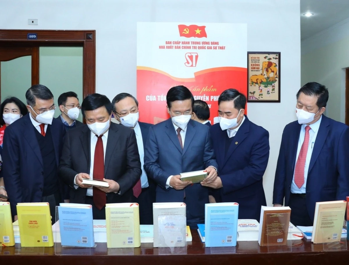 Ra mắt sách của Tổng Bí thư Nguyễn Phú Trọng về con đường đi lên CNXH ở Việt Nam ảnh 1