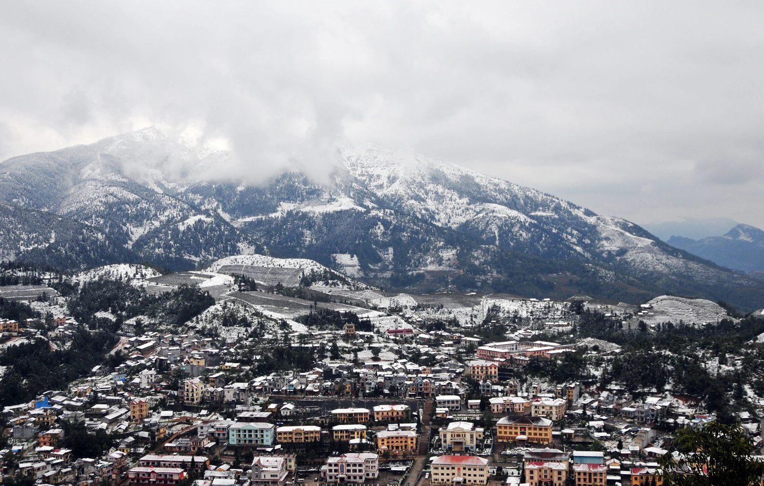 Phong cảnh Sa Pa mùa tuyết rơi. Phong cảnh Sa Pa mùa tuyết rơi.