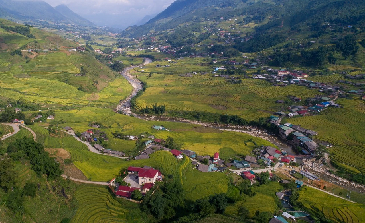Tả Van trù phú dưới chân dãy Hoàng Liên Sơn. Ảnh: Ngọc Bằng