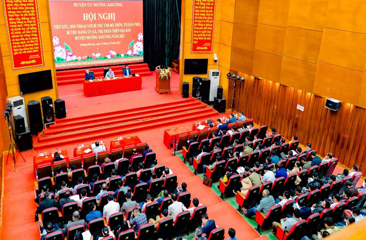 Thường trực Huyện ủy Mường Khương tiếp xúc, đối thoại với bí thư chi bộ cấp thôn, bí thư đảng ủy cấp xã ảnh 1