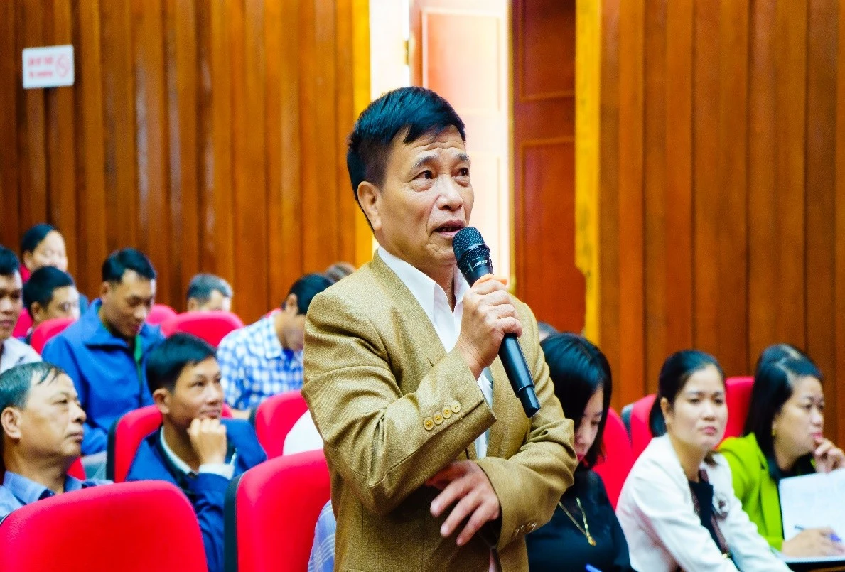 Đại biểu nêu kiến nghị.