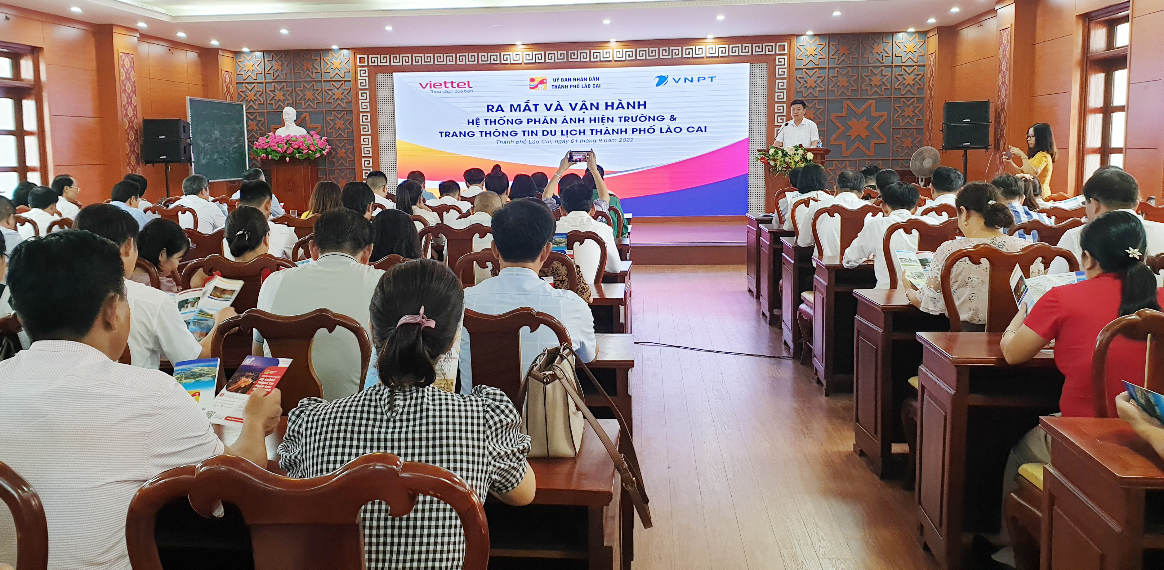 Quang cảnh lễ ra mắt. Quang cảnh lễ ra mắt.