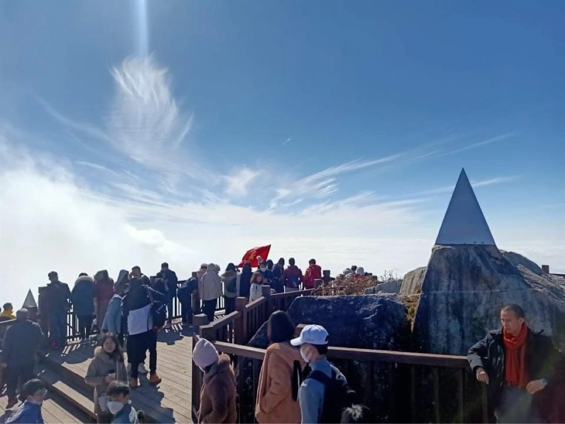 Hơn 30 nghìn lượt khách du lịch đến Lào Cai trong 3 ngày nghỉ Tết Dương lịch 2022 ảnh 1