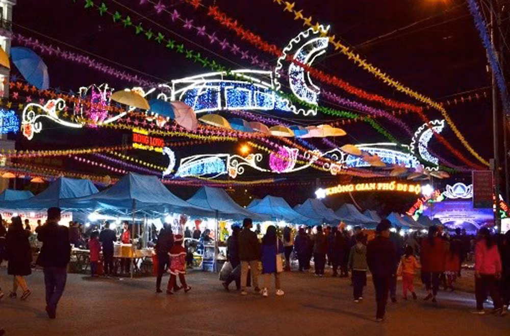 Thành phố Lào Cai khởi động lại không gian phố đi bộ dịp nghỉ lễ 2/9 ảnh 2