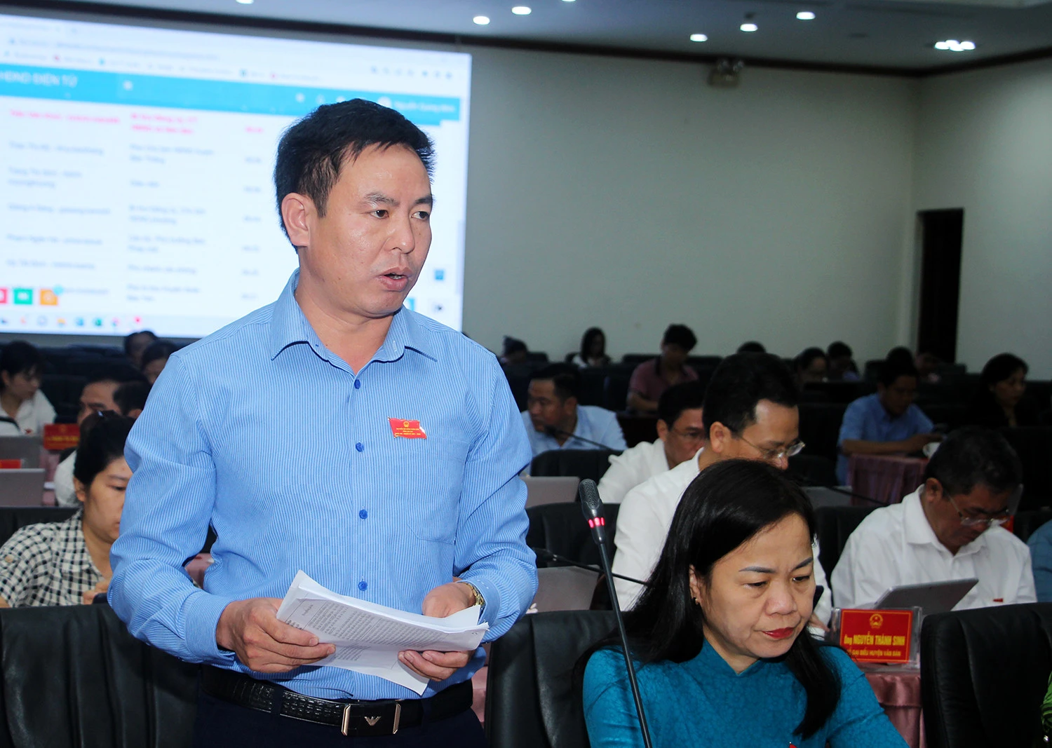 Kỳ họp thứ 6 HĐND tỉnh khóa XVI: Sôi nổi thảo luận, chất vấn, giải trình tại hội trường ảnh 9