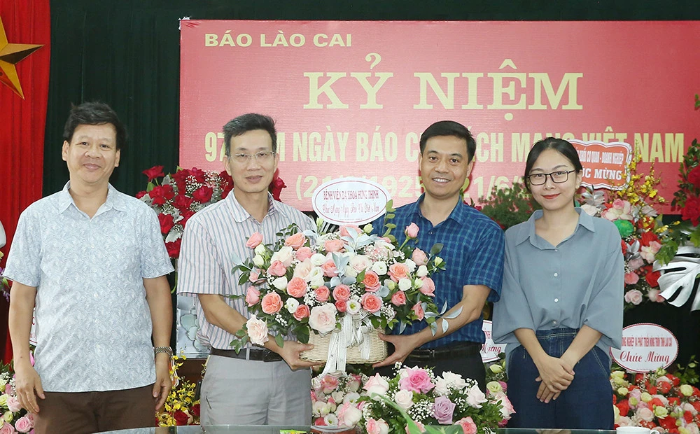 Các cơ quan, đơn vị, địa phương chúc mừng Báo Lào Cai nhân 97 năm Ngày Báo chí cách mạng Việt Nam ảnh 32 Các cơ quan, đơn vị, địa phương chúc mừng Báo Lào Cai nhân 97 năm Ngày Báo chí cách mạng Việt Nam ảnh 32