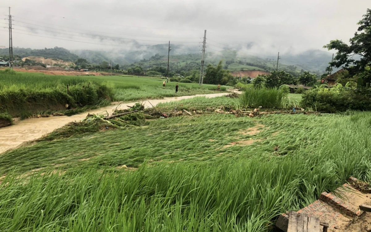 Mưa lũ đã làm hư hỏng nhiều công trình thủy lợi của xã Liêm Phú.