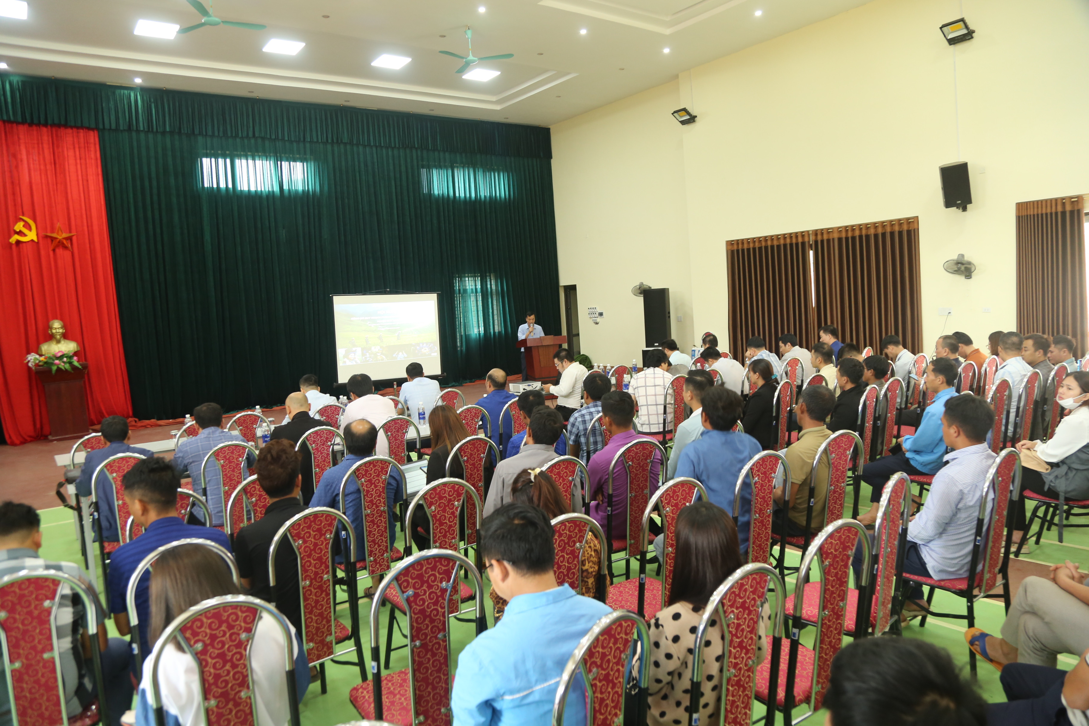 Tiếp tục triển khai Dự án nuôi bò sinh sản giai đoạn 2022 – 2024 tại xã Trì Quang ảnh 1