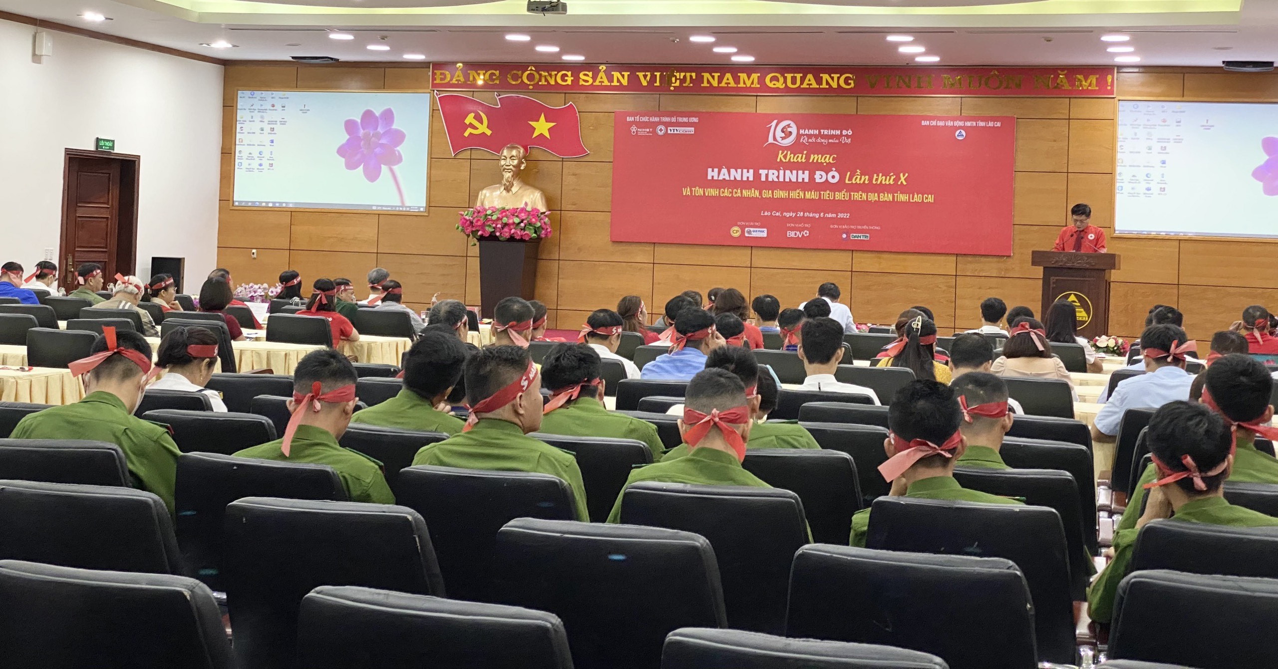 Quang cảnh buổi lễ. Quang cảnh buổi lễ.