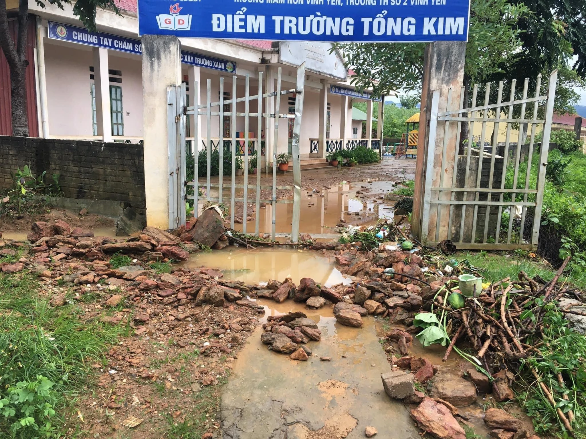 Cơ sở hạ tầng bị hư hỏng.