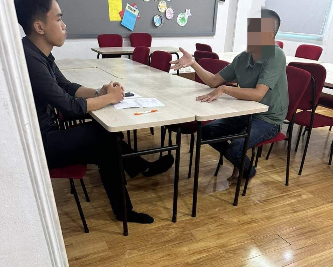 Nhiều phụ huynh cho rằng những giải thích của trung tâm là không thỏa đáng. Nhiều phụ huynh cho rằng những giải thích của trung tâm là không thỏa đáng.