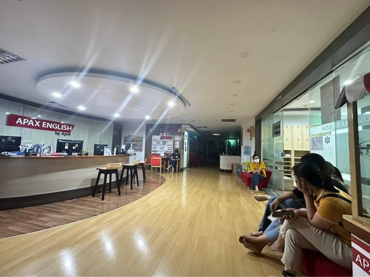 Trung tâm Apax English Lào Cai “âm thầm” đóng cửa, phụ huynh nháo nhác đòi học phí ảnh 3 Trung tâm Apax English Lào Cai “âm thầm” đóng cửa, phụ huynh nháo nhác đòi học phí ảnh 3