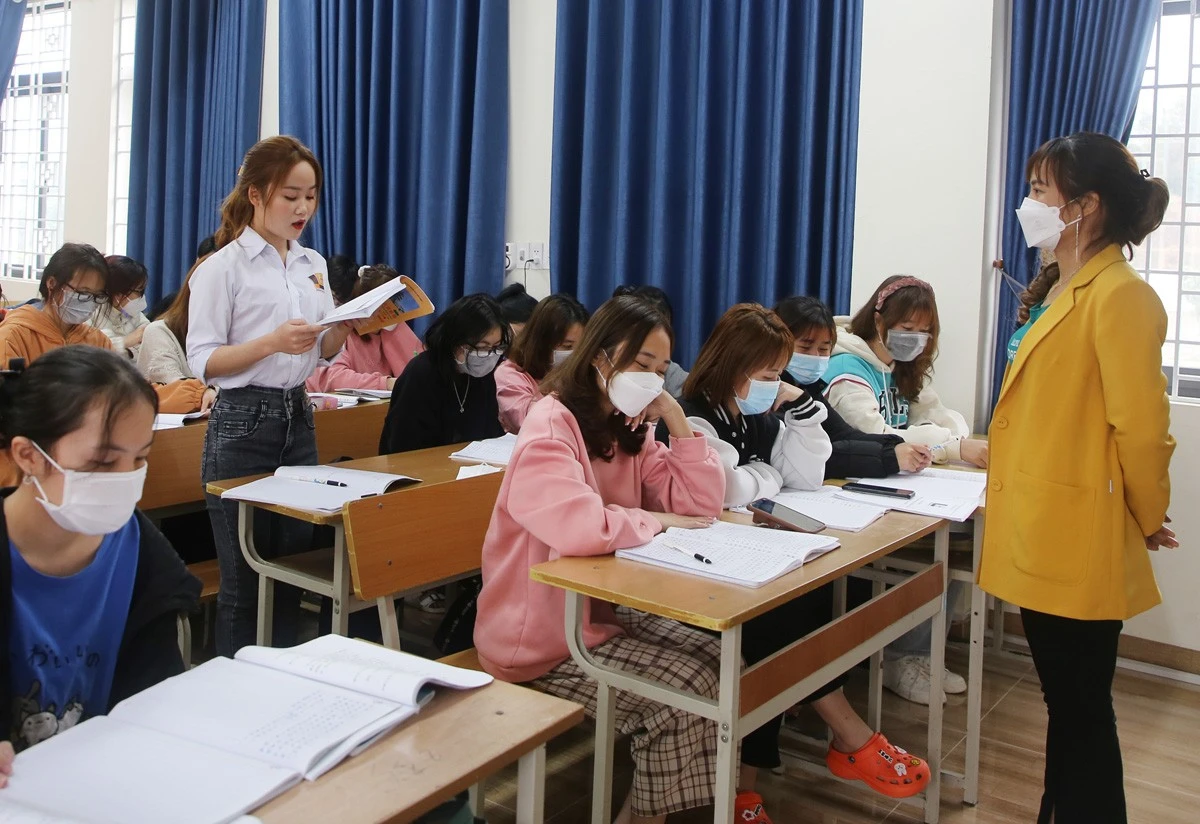 Hoàng Thị Xuân luôn được thầy cô và bạn bè quý mến. Hoàng Thị Xuân luôn được thầy cô và bạn bè quý mến.