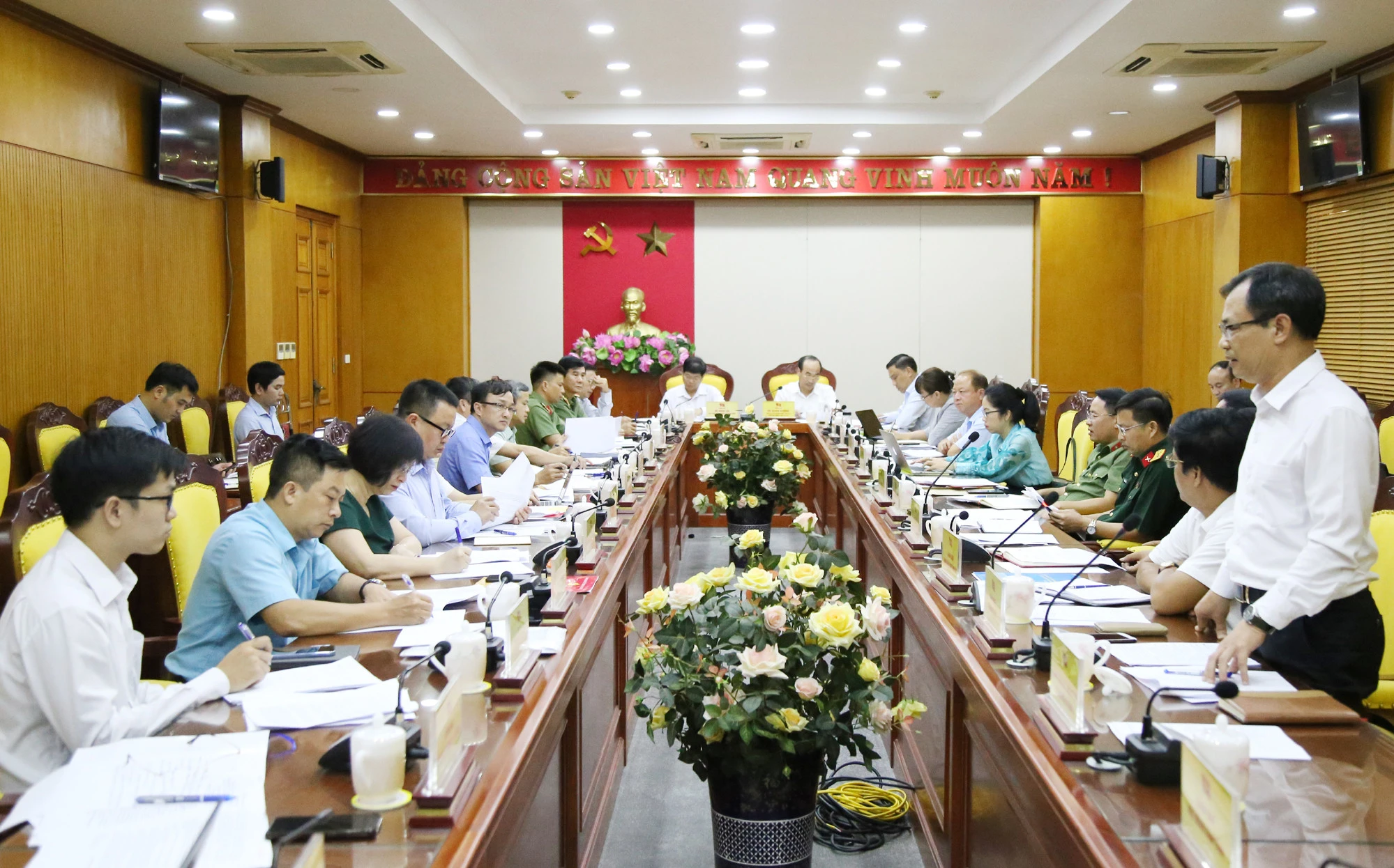 Quang cảnh buổi làm việc.