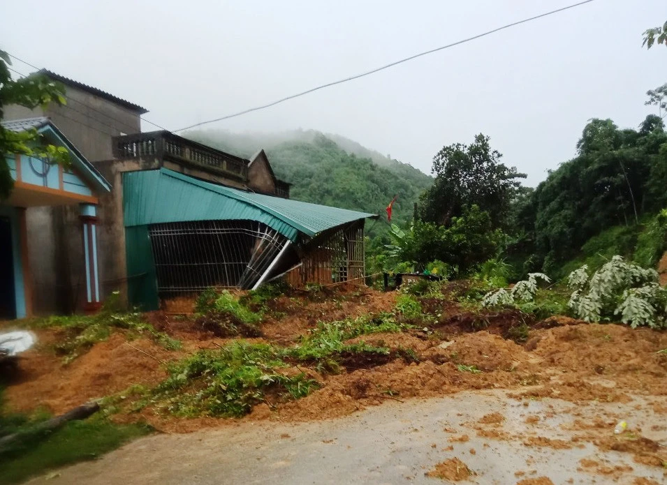 Mưa lũ làm sạt lở nhiều tuyến đường giao thông trên địa bàn tỉnh ảnh 3