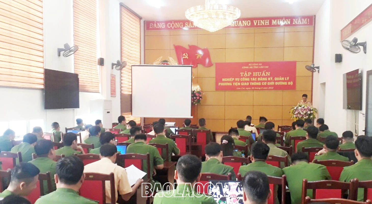 123 cán bộ, chiến sỹ công an xã được bồi dưỡng nghiệp vụ công tác đăng ký, quản lý phương tiện cơ giới đường bộ ảnh 1
