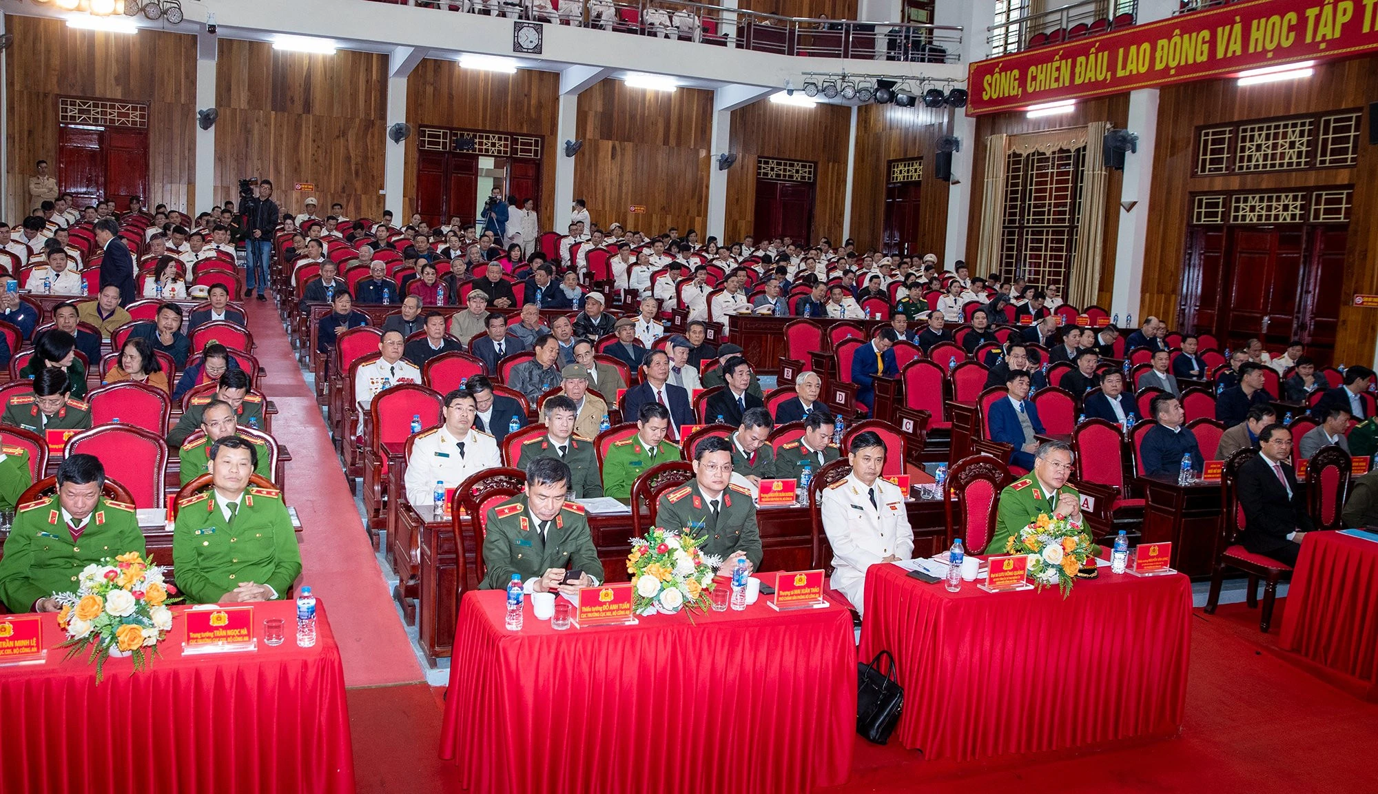 Công an tỉnh đón nhận Huân chương Bảo vệ Tổ quốc hạng Nhì và kỷ niệm 75 năm thành lập ảnh 2