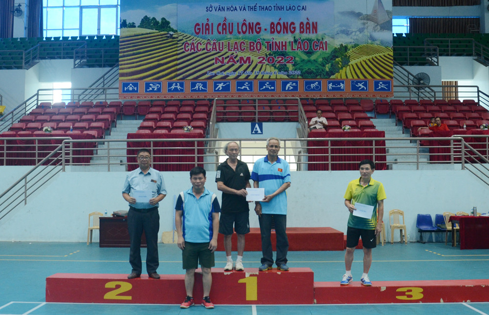 Trao giải nội dung đôi nam bóng bàn 66 tuổi trở lên. Trao giải nội dung đôi nam - nữ bóng bàn 56-65 tuổi. Trao giải nội dung đôi nữ cầu lông 56-60 tuổi. Trao giải nội dung đôi nam - nữ cầu lông 51-55 tuổi.