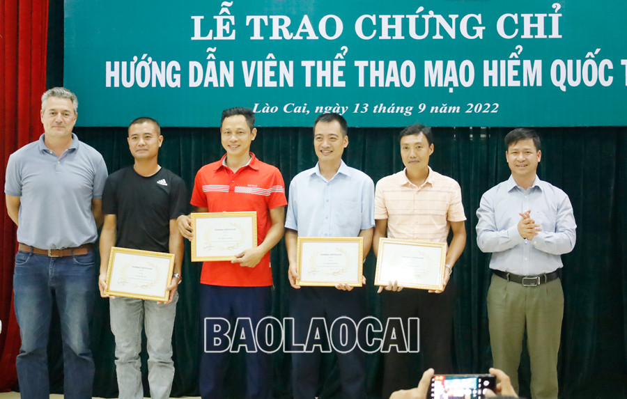 Trao chứng chỉ hướng dẫn viên thể thao mạo hiểm quốc tế ảnh 4 Trao chứng chỉ hướng dẫn viên thể thao mạo hiểm quốc tế ảnh 4