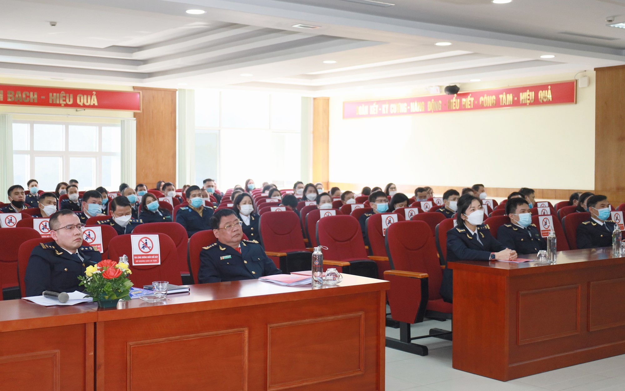 Các đại biểu dự hội nghị.