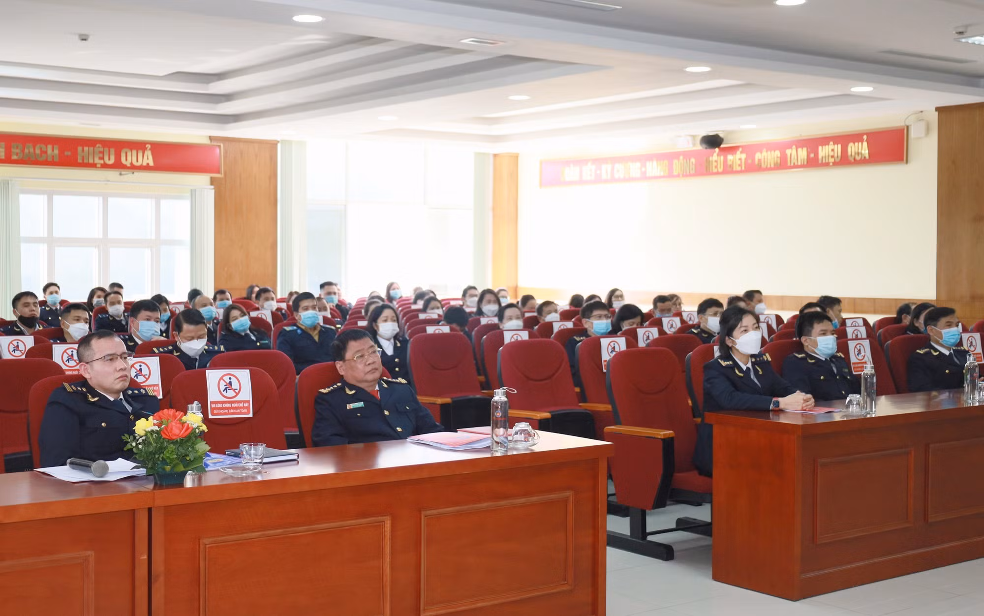 Các đại biểu dự hội nghị. Các đại biểu dự hội nghị.