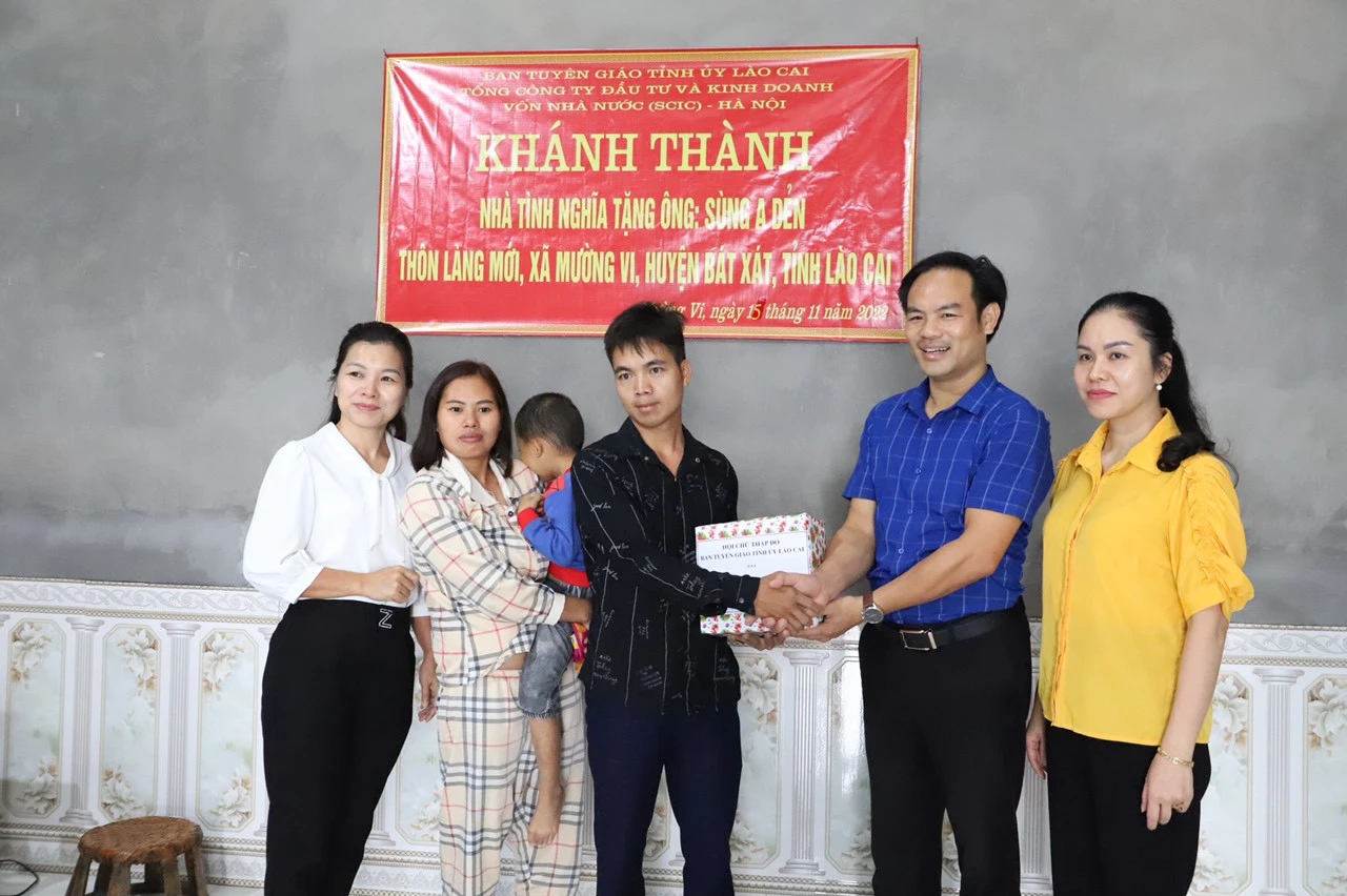 Bàn giao nhà cho hai hộ nghèo tại xã Mường Vi (Bát Xát) ảnh 4