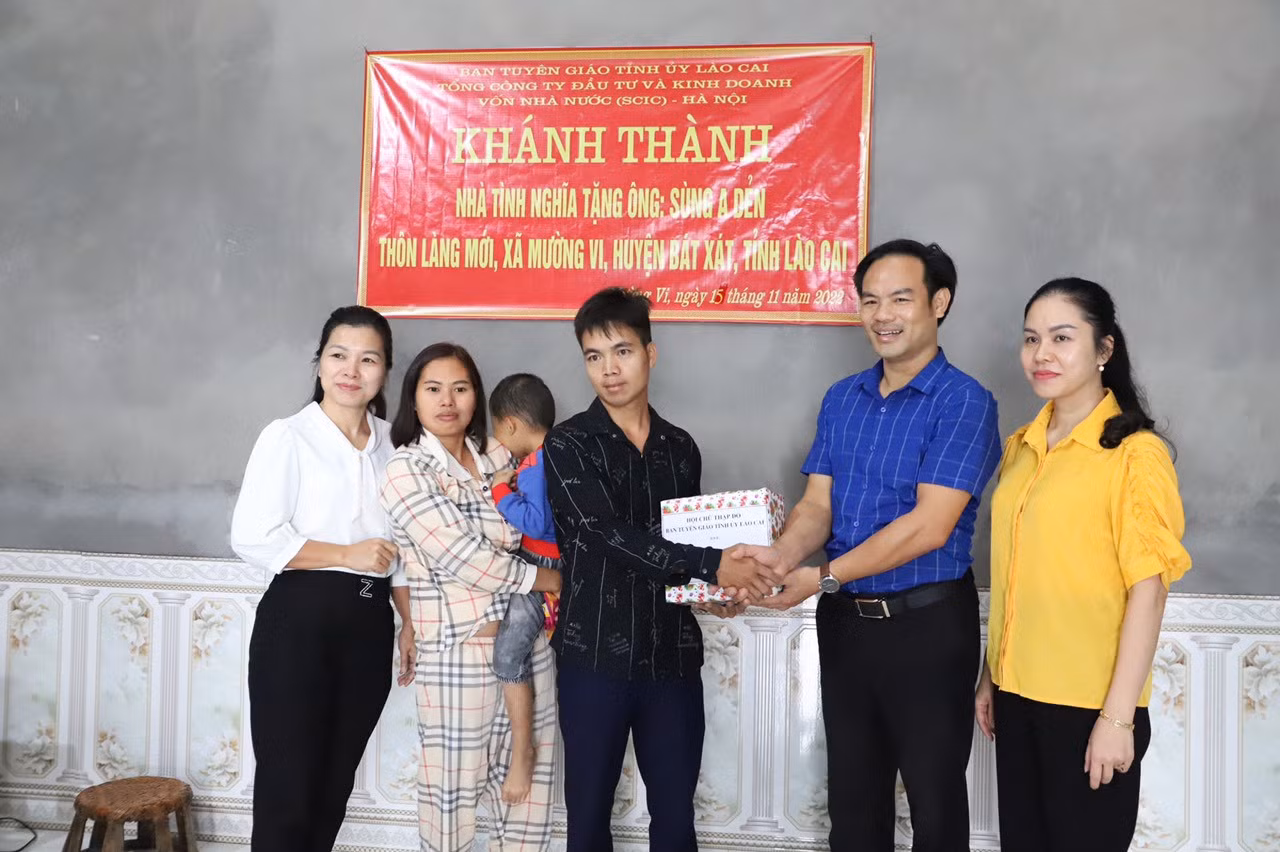 Bàn giao nhà cho hai hộ nghèo tại xã Mường Vi (Bát Xát) ảnh 4