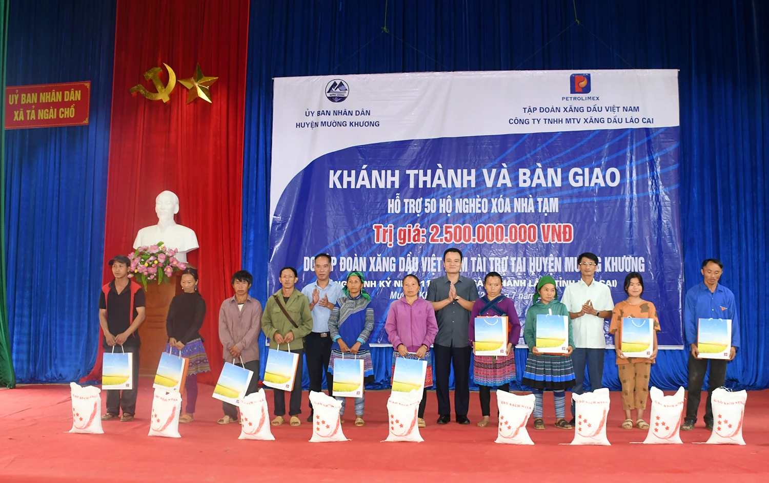 Mường Khương: Khánh thành và bàn giao hỗ trợ 50 hộ nghèo xóa nhà tạm ảnh 3