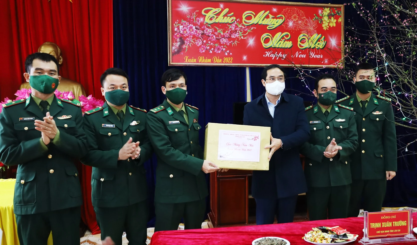 Chủ tịch UBND tỉnh Trịnh Xuân Trường thăm, tặng quà Tết tại huyện Mường Khương ảnh 7