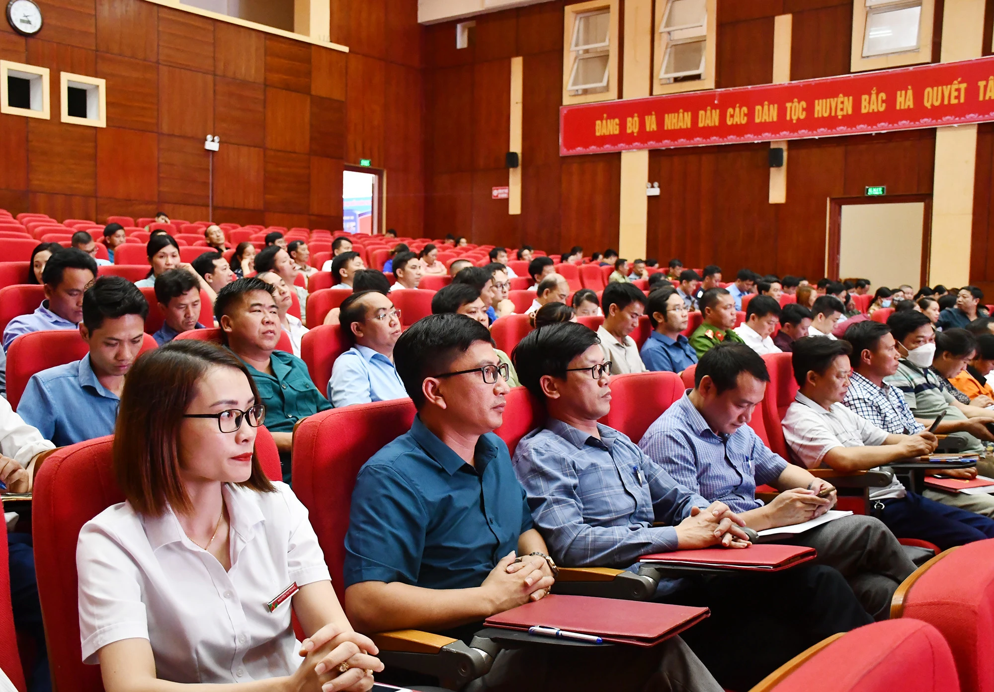 Các đại biểu dự hội nghị.