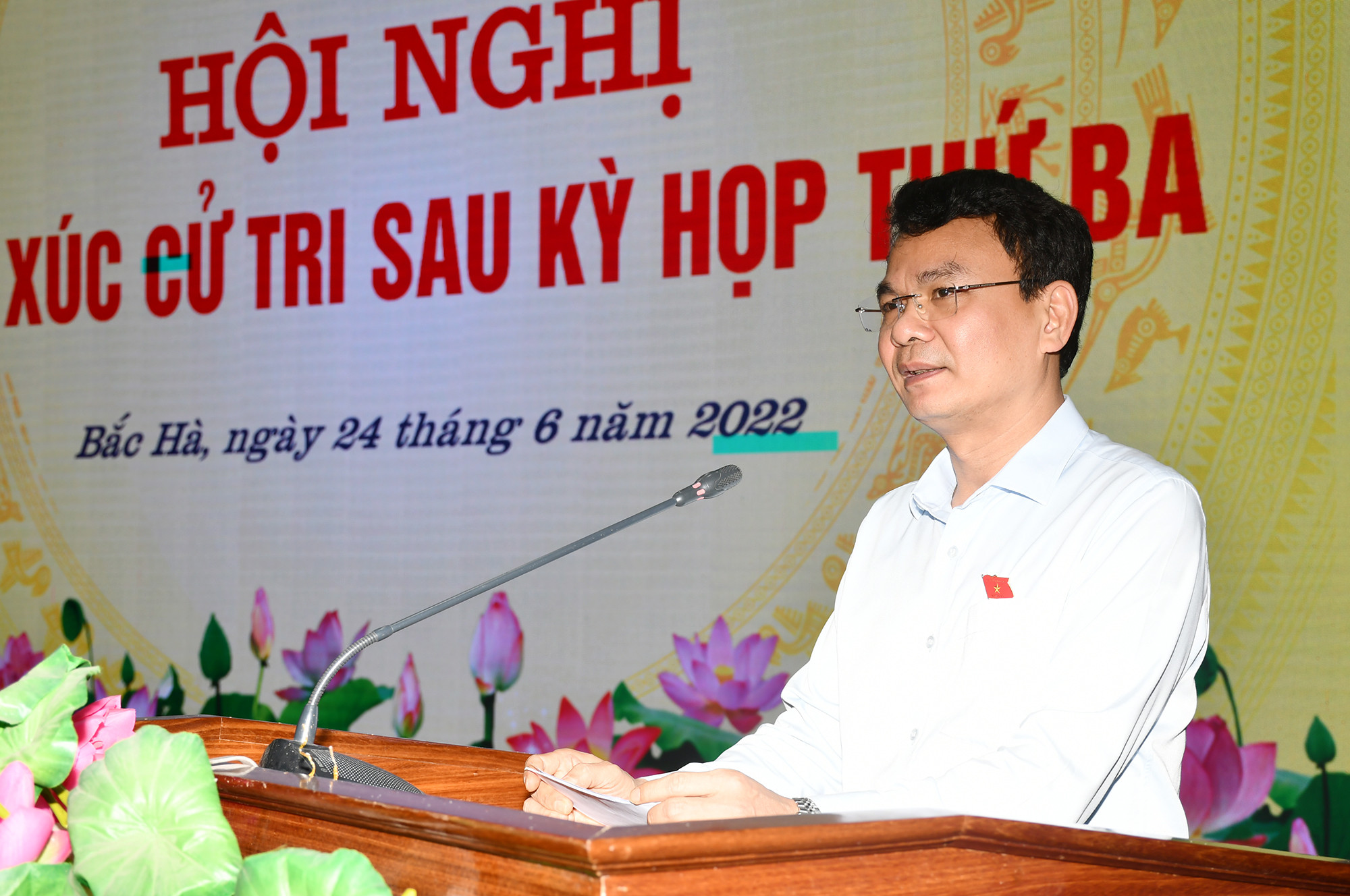 Bí thư Tỉnh ủy, Trưởng Đoàn đại biểu Quốc hội tỉnh Đặng Xuân Phong phát biểu tại hội nghị.