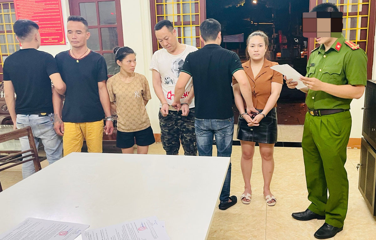 Lào Cai: Tạm giữ 4 đối tượng có liên quan đến việc tổ chức sử dụng ma túy trái phép ảnh 1 Lào Cai: Tạm giữ 4 đối tượng có liên quan đến việc tổ chức sử dụng ma túy trái phép ảnh 1