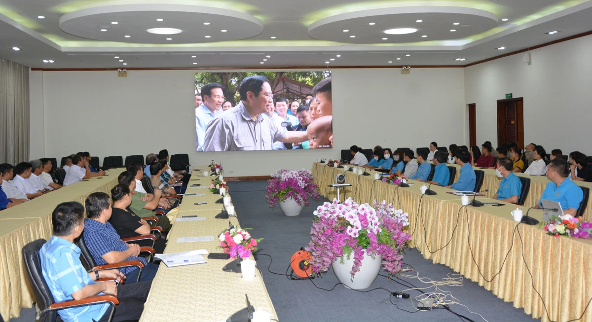 Đại biểu dự chương trình theo dõi trực tuyến.