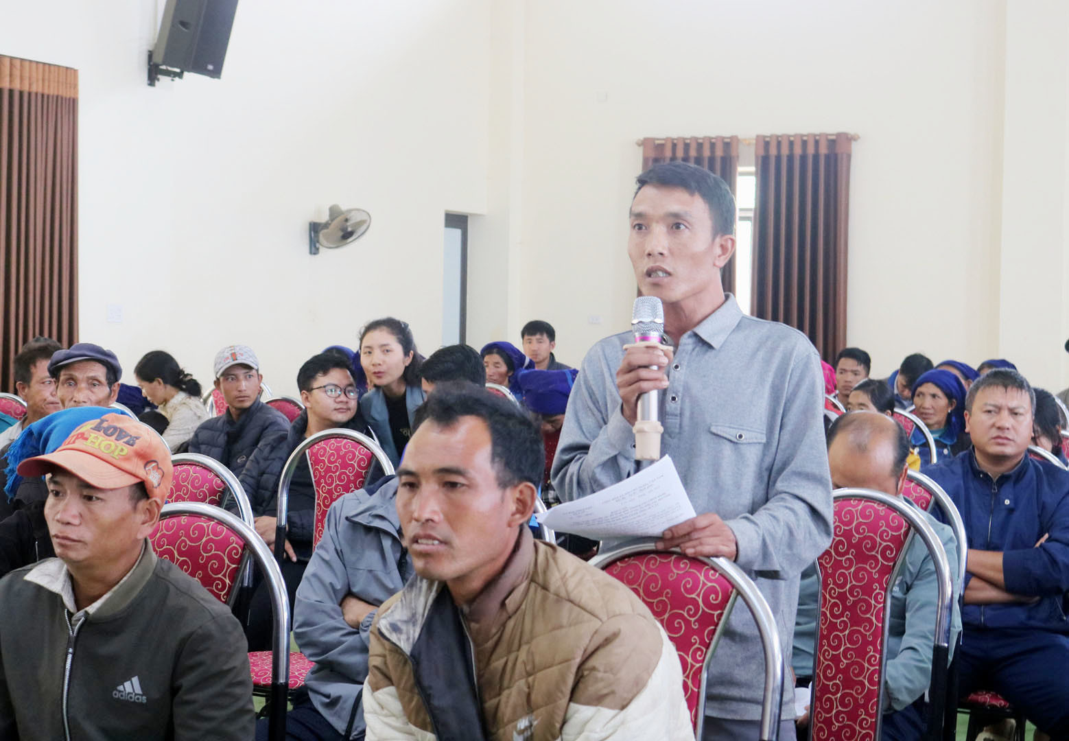 Đại diện các hộ dân phát biểu ý kiến.