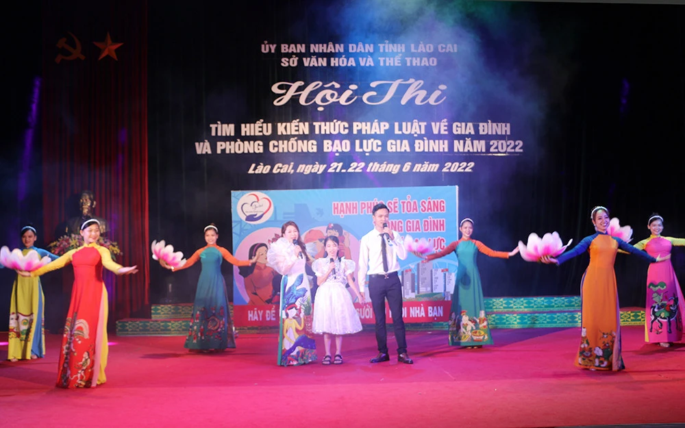 Sôi nổi Hội thi tìm hiểu kiến thức pháp luật về gia đình và phòng, chống bạo lực gia đình ảnh 1