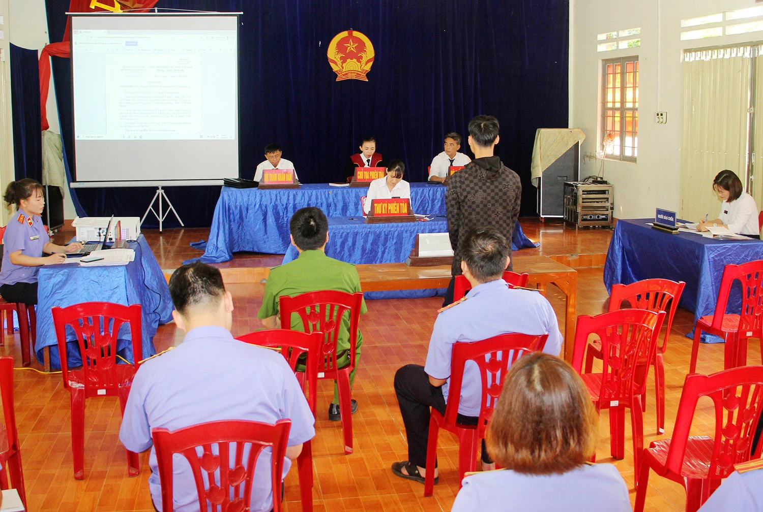 Nỗ lực hoàn thành nhiệm vụ được giao ảnh 1