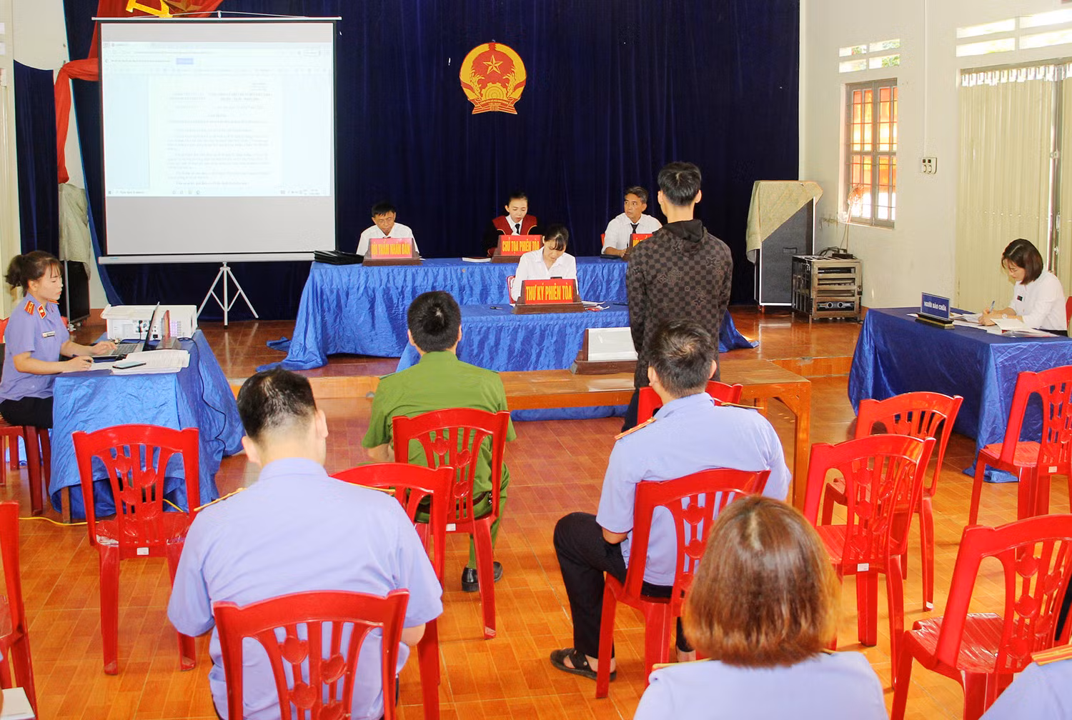 Nỗ lực hoàn thành nhiệm vụ được giao ảnh 1