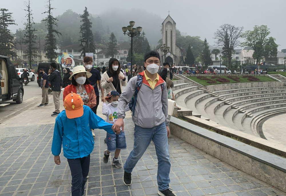 Khách du lịch đến Lào Cai trong 9 tháng năm 2022 tăng 201% ảnh 1