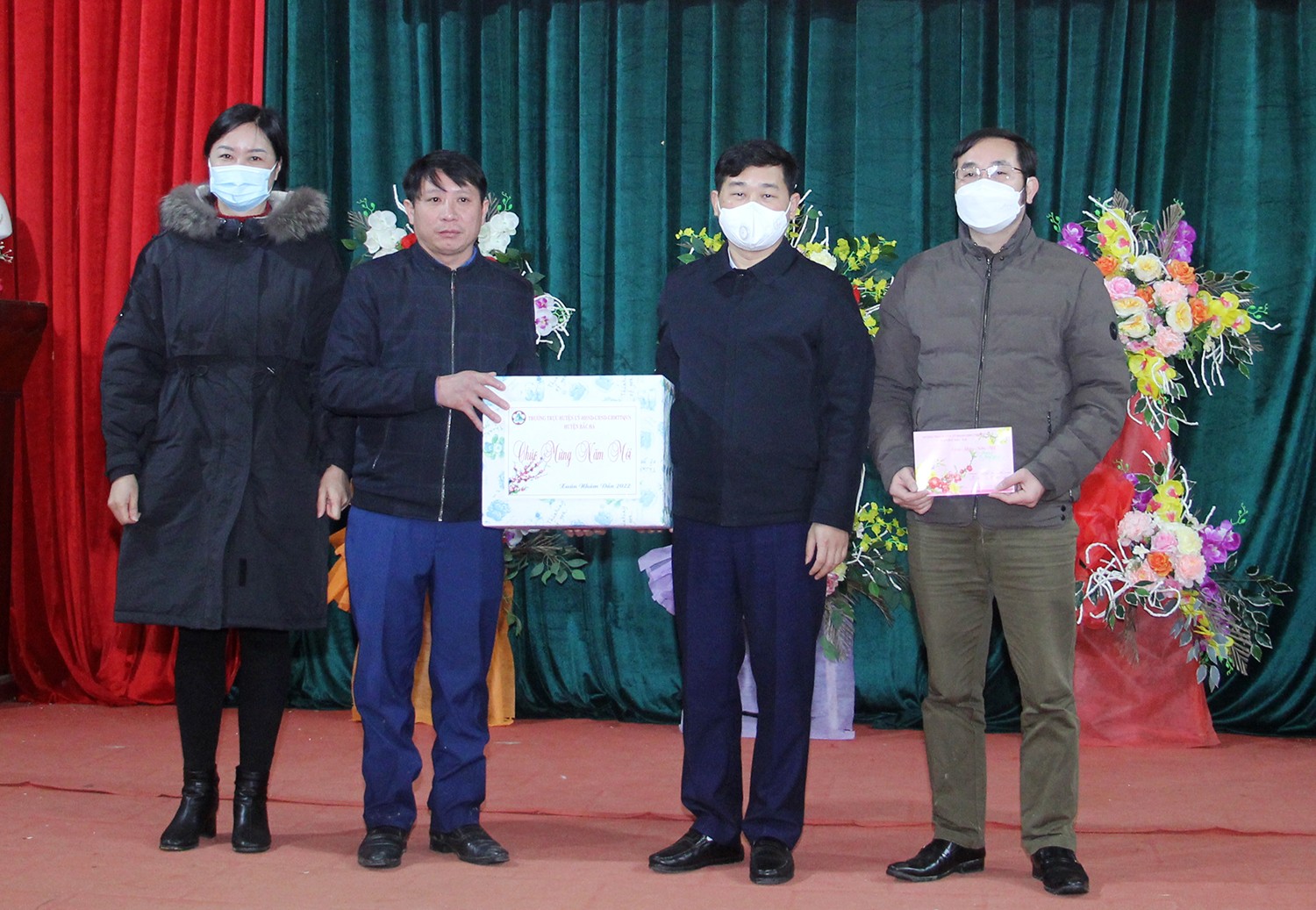 Các đồng chí lãnh đạo tỉnh thăm, chúc Tết tại Bắc Hà ảnh 5