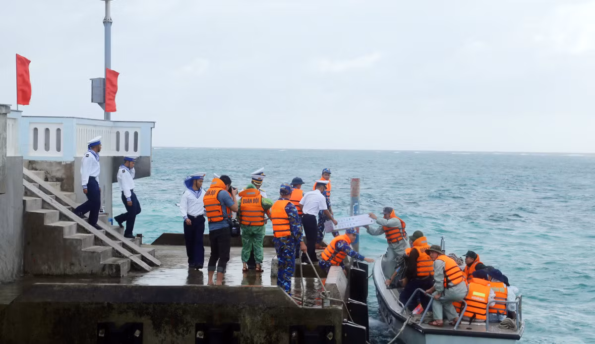 Hành trình mang quà Tết lên đảo Đá Nam (quần đảo Trường Sa) ảnh 11