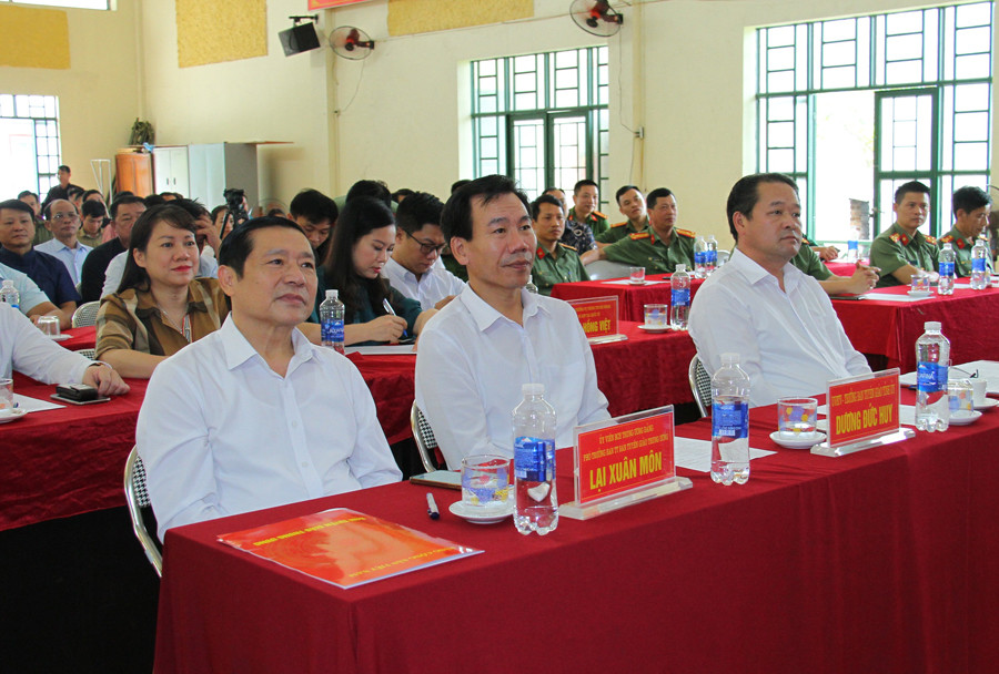 Phó trưởng Ban Thường trực Ban Tuyên giáo Trung ương dự Ngày hội toàn dân bảo vệ an ninh Tổ quốc tại Nghĩa Đô ảnh 2 Phó trưởng Ban Thường trực Ban Tuyên giáo Trung ương dự Ngày hội toàn dân bảo vệ an ninh Tổ quốc tại Nghĩa Đô ảnh 2