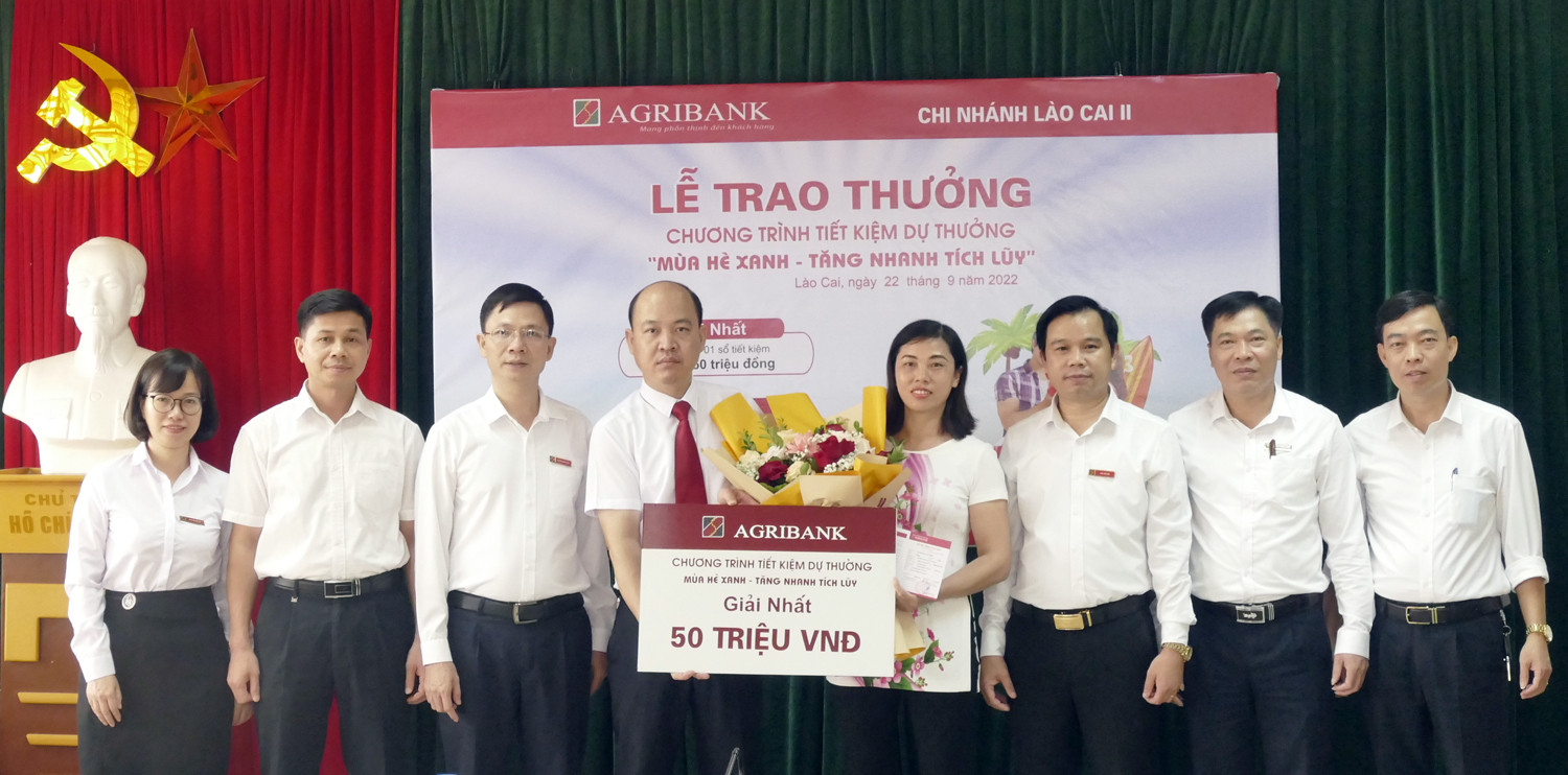 Trao thưởng chương trình tiết kiệm dự thưởng “Mùa hè xanh - tăng nhanh tích lũy” ảnh 2