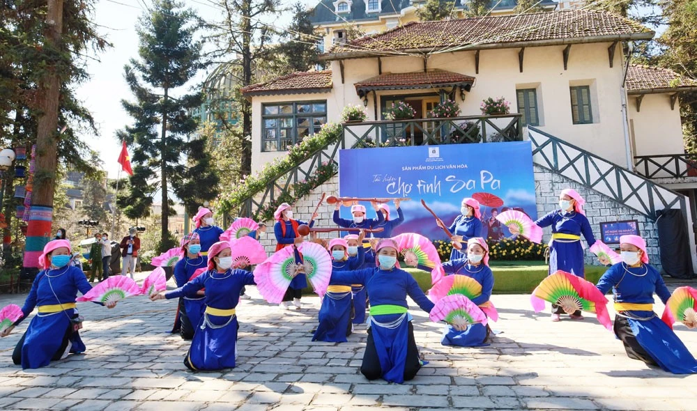 Gắn kết chặt chẽ, hài hòa giá trị văn hóa truyền thống và hiện đại ảnh 2 Gắn kết chặt chẽ, hài hòa giá trị văn hóa truyền thống và hiện đại ảnh 2