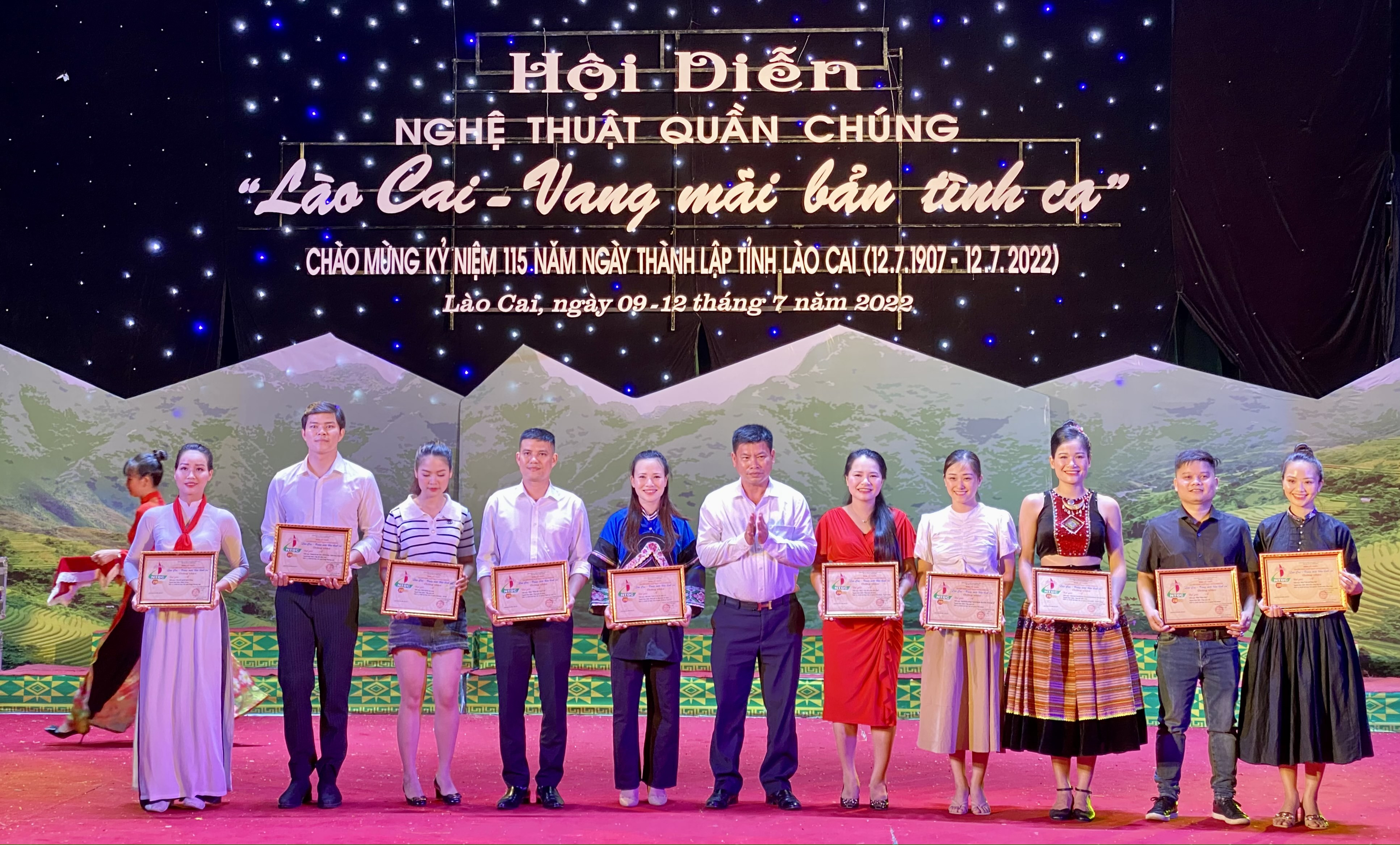 Bế mạc Hội diễn Nghệ thuật quần chúng tỉnh Lào Cai năm 2022 ảnh 6