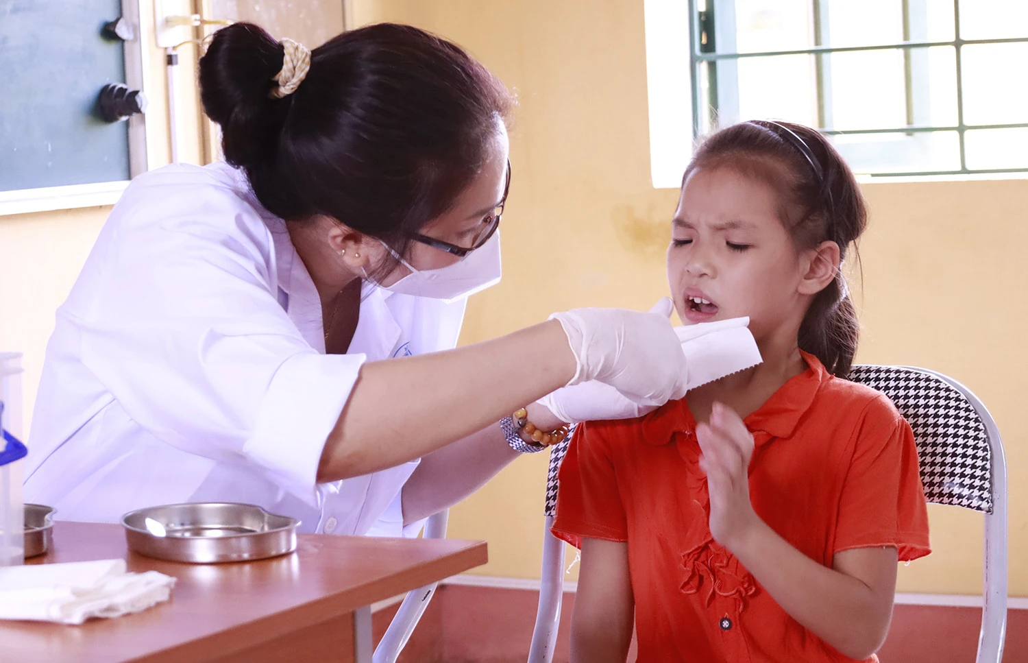 Gần 21.000 phần quà trung thu đến với trẻ em huyện Bát Xát ảnh 3