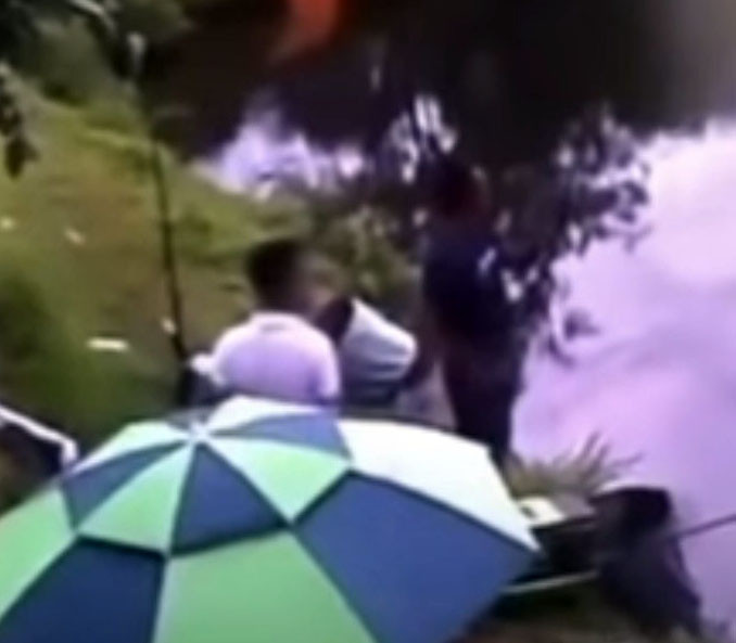 Bát Xát: Bất cẩn, một thanh niên để cần câu chạm vào dây điện bị điện giật ảnh 1 Bát Xát: Bất cẩn, một thanh niên để cần câu chạm vào dây điện bị điện giật ảnh 1