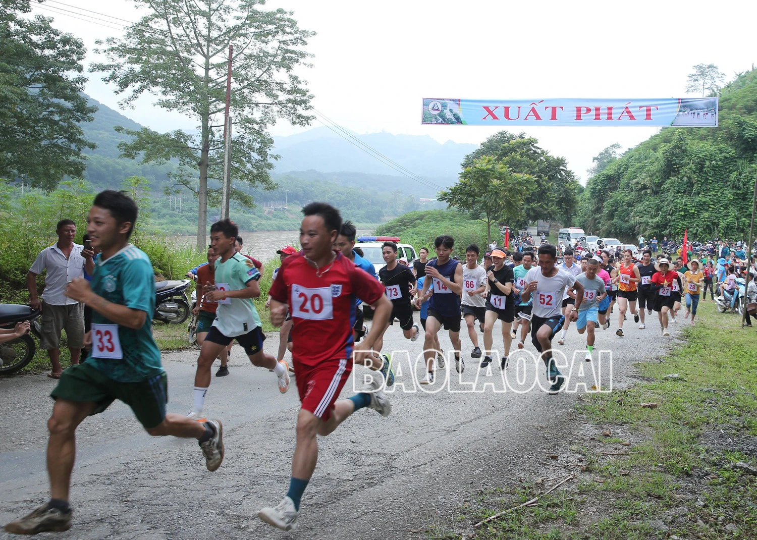 Khai mạc Giải chạy bán Marathon “Về thượng nguồn Lũng Pô - Nơi con sông Hồng chảy vào đất Việt” ảnh 3 Khai mạc Giải chạy bán Marathon “Về thượng nguồn Lũng Pô - Nơi con sông Hồng chảy vào đất Việt” ảnh 3