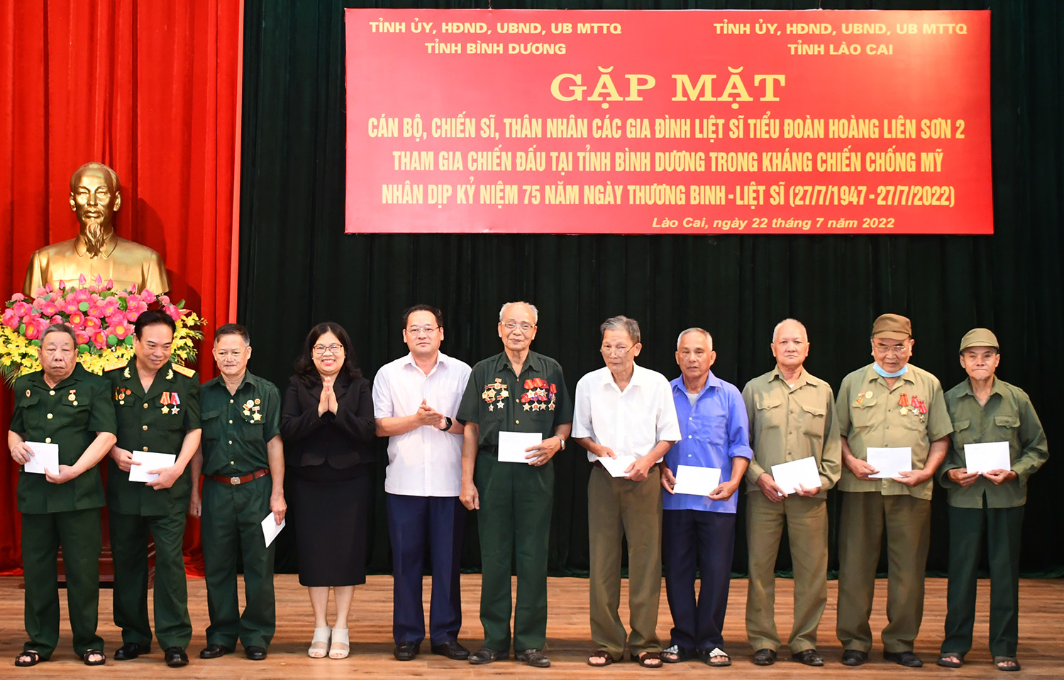 Gặp mặt cán bộ, chiến sĩ, thân nhân các gia đình liệt sĩ Tiểu đoàn Hoàng Liên Sơn 2 tham gia chiến đấu tại tỉnh Bình Dương ảnh 6