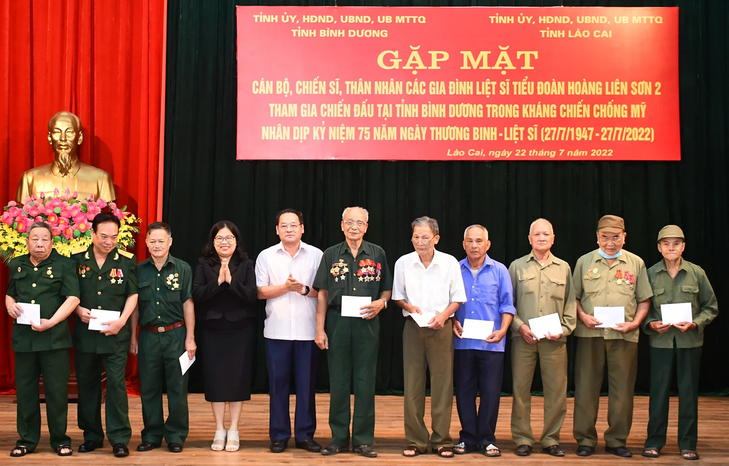Gặp mặt cán bộ, chiến sĩ, thân nhân các gia đình liệt sĩ Tiểu đoàn Hoàng Liên Sơn 2 tham gia chiến đấu tại tỉnh Bình Dương ảnh 6 Gặp mặt cán bộ, chiến sĩ, thân nhân các gia đình liệt sĩ Tiểu đoàn Hoàng Liên Sơn 2 tham gia chiến đấu tại tỉnh Bình Dương ảnh 6