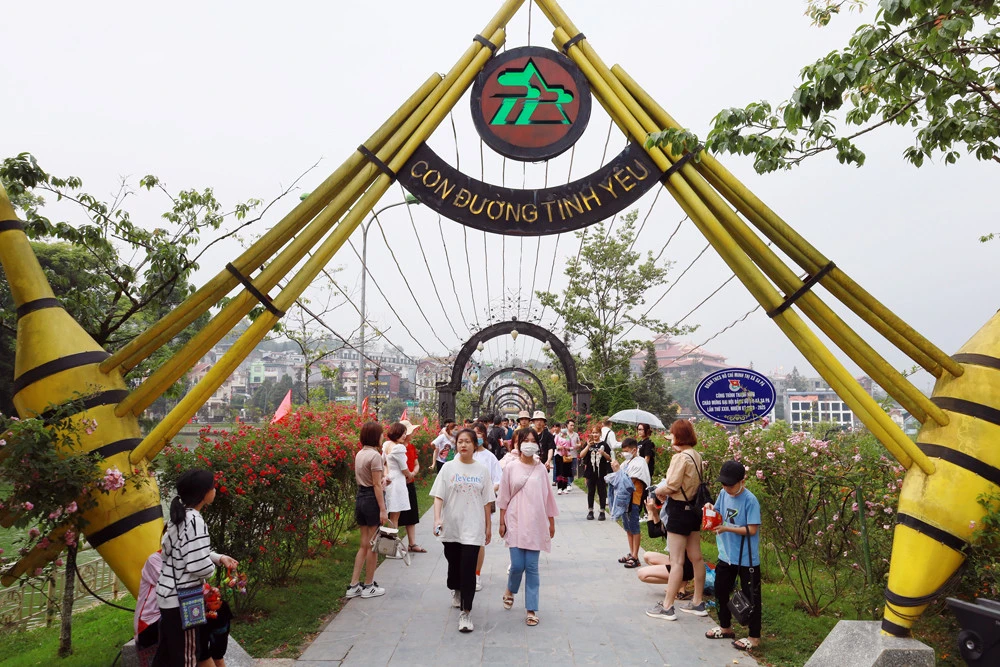 Khách du lịch đến Lào Cai đông nhưng vẫn vắng khách quốc tế.